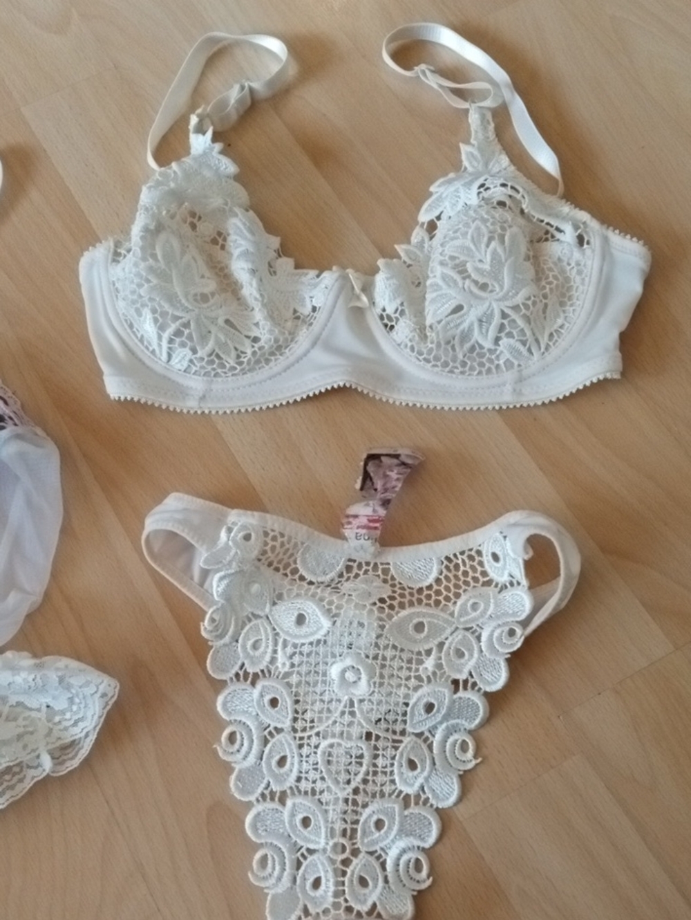 Lace Underwire Bra and Lace Thong Set - White